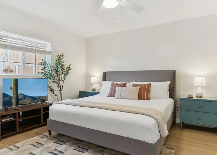 Remodeled Retreat Pool Hot Tub & Outdoor Fun Apartment Phoenix