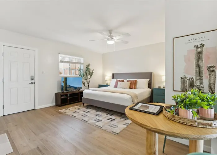 Remodeled Retreat Pool Hot Tub & Outdoor Fun Apartment