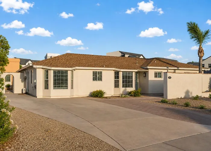 Apartment Remodeled Retreat Pool Hot Tub & Outdoor Fun *