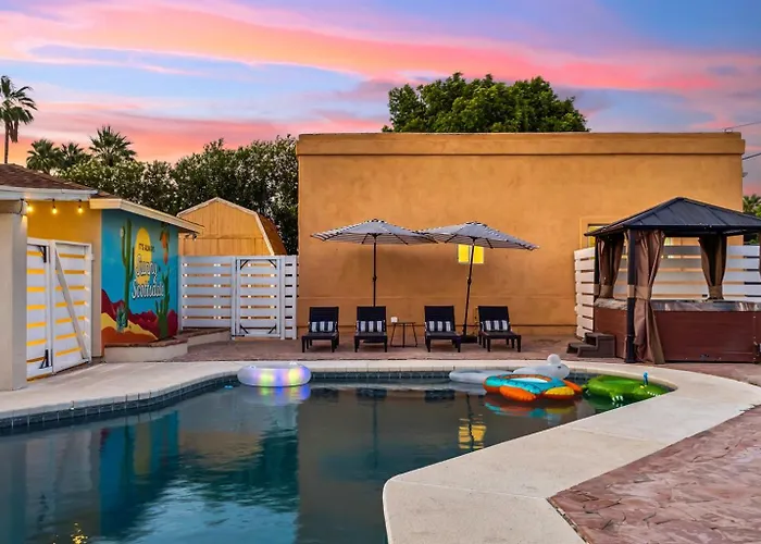 Remodeled Retreat Pool Hot Tub & Outdoor Fun * Phoenix