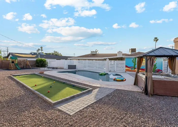 Remodeled Retreat Pool Hot Tub & Outdoor Fun Apartment Phoenix