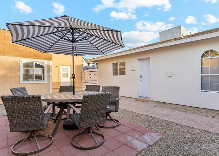 Apartment Remodeled Retreat Pool Hot Tub & Outdoor Fun *