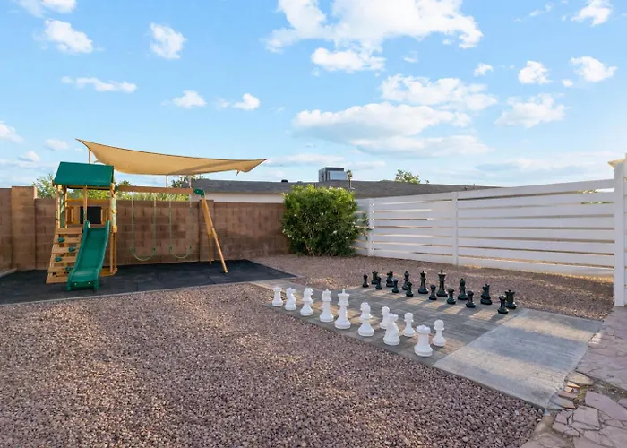 Remodeled Retreat Pool Hot Tub & Outdoor Fun *