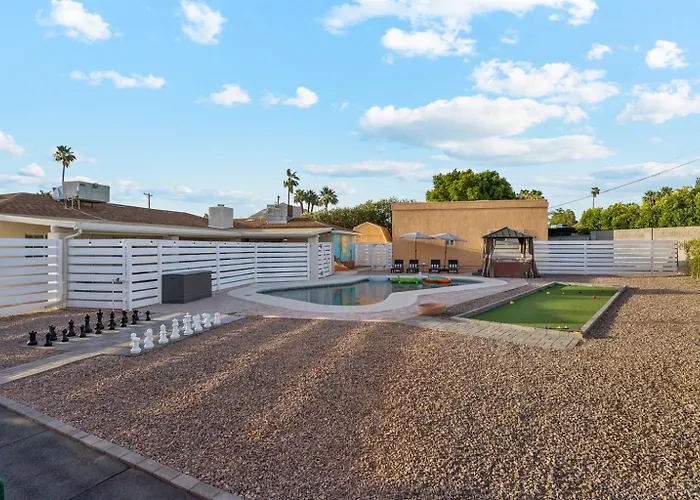 Remodeled Retreat Pool Hot Tub & Outdoor Fun Apartment