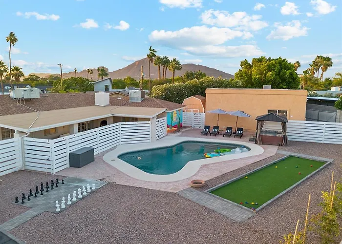 Remodeled Retreat Pool Hot Tub & Outdoor Fun Apartment