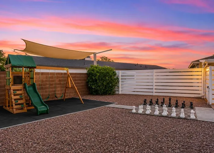 Remodeled Retreat Pool Hot Tub & Outdoor Fun Apartment *